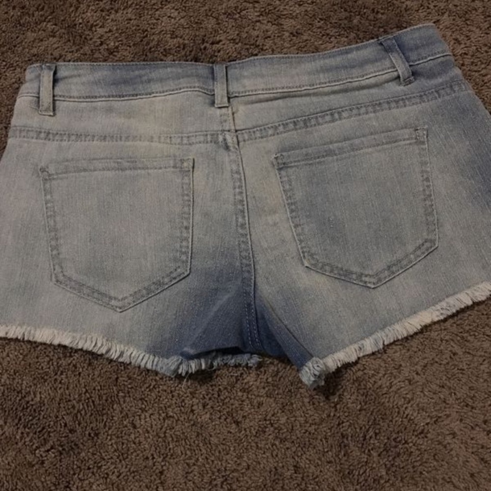 Shorts - Picture 3 of 3